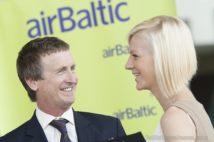 airBaltic demonstrē Bombardier Cseries 300 lidmašīnas pilotu kabīnes modeli Foto: Ingus Evertovskis, www.fotoprojekts.lv airBaltic demonstrē Bombardier Cseries 300 lidmašīnas pilotu kabīnes modeli Foto: Ingus Evertovskis, www.fotoprojekts.lv 79484