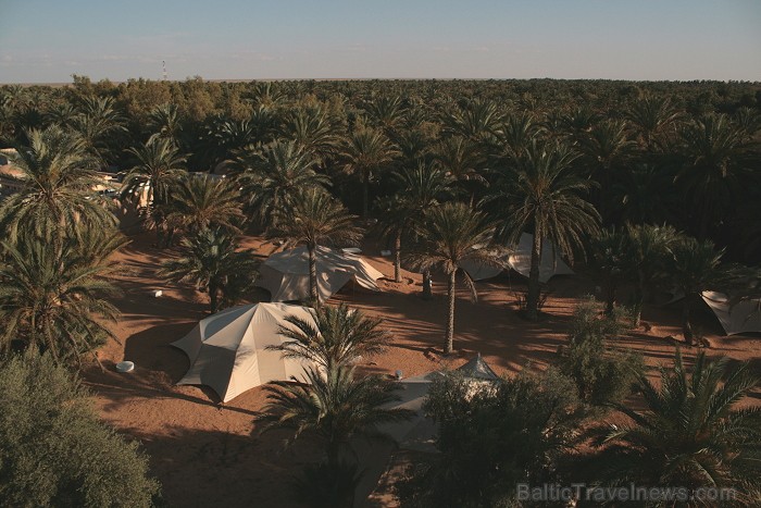 Ceļotāji nakšņošanai Tunisijā izvēlas pieczvaigžņu beduīnu teltis Yadis Ksar Ghilane www.yadis.com Ceļotāji nakšņošanai Tunisijā izvēlas pieczvaigžņu beduīnu teltis Yadis Ksar Ghilane www.yadis.com 79532