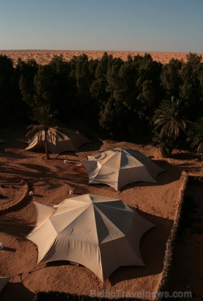 Ceļotāji nakšņošanai Tunisijā izvēlas pieczvaigžņu beduīnu teltis Yadis Ksar Ghilane www.yadis.com Ceļotāji nakšņošanai Tunisijā izvēlas pieczvaigžņu beduīnu teltis Yadis Ksar Ghilane www.yadis.com 79535