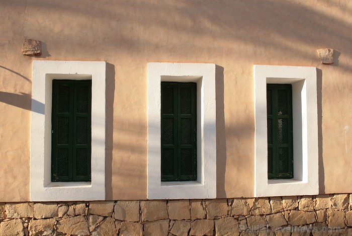 Ceļotāji nakšņošanai Tunisijā izvēlas pieczvaigžņu beduīnu teltis Yadis Ksar Ghilane www.yadis.com Ceļotāji nakšņošanai Tunisijā izvēlas pieczvaigžņu beduīnu teltis Yadis Ksar Ghilane www.yadis.com 79541