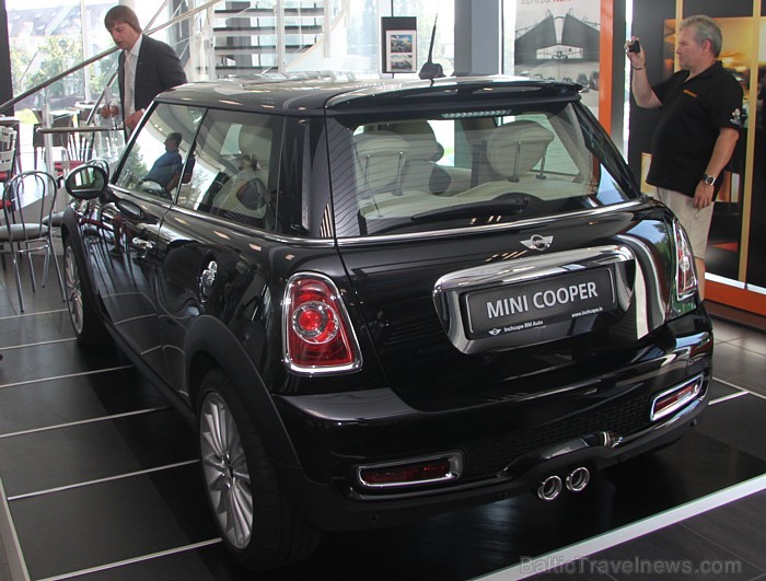 MINI Cooper S Goodwood ir aizceļojis viens uz Lietuvu un viens uz Latviju, kura cena Latvijā ir 50 324 eiro MINI Cooper S Goodwood ir aizceļojis viens uz Lietuvu un viens uz Latviju, kura cena Latvijā ir 50 324 eiro 79863
