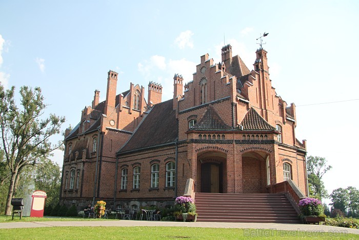 Jaunmoku pils atrodas Tukuma novadā un uzcelta 1901. gadā pēc arhitekta Vilhelma Bokslafa projekta - kā Rīgas pilsētas mēra Džordža Armitsteda medību Jaunmoku pils atrodas Tukuma novadā un uzcelta 1901. gadā pēc arhitekta Vilhelma Bokslafa projekta - kā Rīgas pilsētas mēra Džordža Armitsteda medību 79954