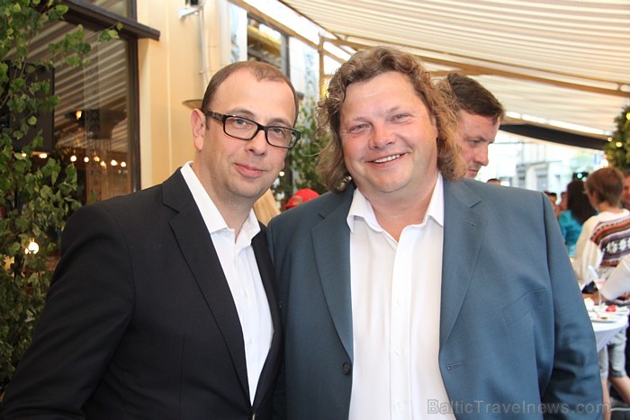 Tūrisma firmas Baltic Travel Group vadītājs Vlads Korjagins un restorāna «Melnā kaķa mājas» īpašnieks Edgars Beitāns Tūrisma firmas Baltic Travel Group vadītājs Vlads Korjagins un restorāna «Melnā kaķa mājas» īpašnieks Edgars Beitāns 80175