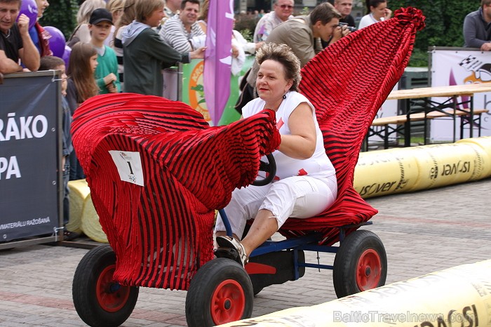 Atraktīvais kājminamo braucamrīku festivāls Baltcom Cartoon rallijs 2012 priecē ar kāšņiem spēkratiem Foto: www.parstipru.lv Atraktīvais kājminamo braucamrīku festivāls Baltcom Cartoon rallijs 2012 priecē ar kāšņiem spēkratiem Foto: www.parstipru.lv 80724