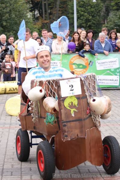 Atraktīvais kājminamo braucamrīku festivāls Baltcom Cartoon rallijs 2012 priecē ar kāšņiem spēkratiem Foto: www.parstipru.lv Atraktīvais kājminamo braucamrīku festivāls Baltcom Cartoon rallijs 2012 priecē ar kāšņiem spēkratiem Foto: www.parstipru.lv 80725