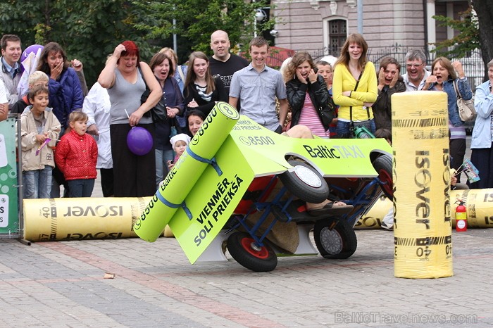 Atraktīvais kājminamo braucamrīku festivāls Baltcom Cartoon rallijs 2012 priecē ar kāšņiem spēkratiem Foto: www.parstipru.lv Atraktīvais kājminamo braucamrīku festivāls Baltcom Cartoon rallijs 2012 priecē ar kāšņiem spēkratiem Foto: www.parstipru.lv 80732