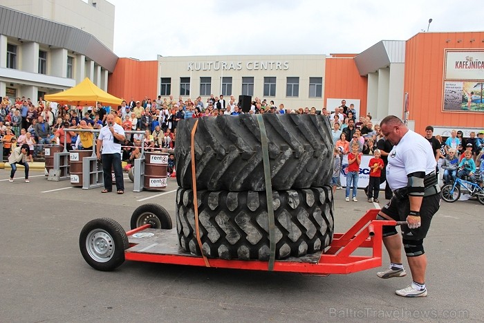 Ogrē 27.08.2012 norisinājās Starptautiskais spēkavīru turnīrs komandām. Foto: www.parstipru.lv 81178
