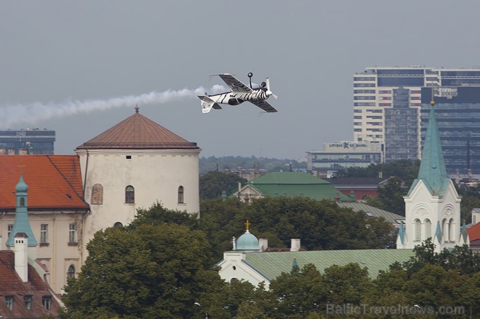 Svētku aviošovs Vecrīgā pulcē lielu skatītāju skaitu. Foto: www.fotoprojekts.lv Sponsors: Radisson Blu Daugava www.radissonblu.com Svētku aviošovs Vecrīgā pulcē lielu skatītāju skaitu. Foto: www.fotoprojekts.lv Sponsors: Radisson Blu Daugava www.radissonblu.com 81233