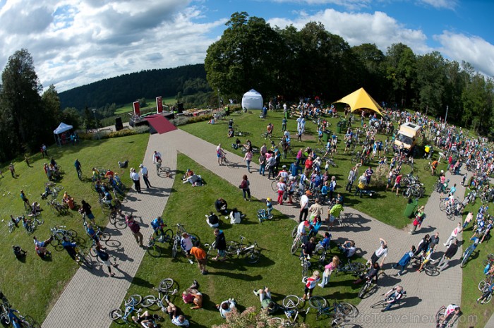 Vienības brauciens 2012 pārspēj visus iepriekšējos dalībnieku rekordus. Foto: Zigismunds Zālmanis Vienības brauciens 2012 pārspēj visus iepriekšējos dalībnieku rekordus. Foto: Zigismunds Zālmanis 81450
