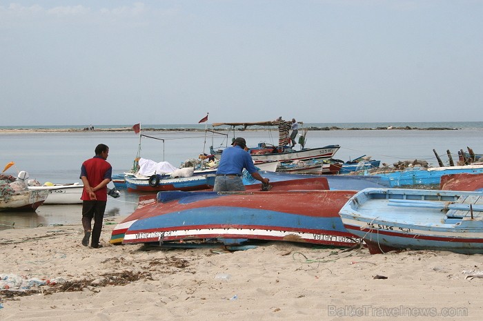 Esot Džerbas salā (Tunisija) noteikti dodies apciemot kādu no nelielām zvejnieku ostām, izbaudīt vietējo iedzīvotāju viesmīlību Esot Džerbas salā (Tunisija) noteikti dodies apciemot kādu no nelielām zvejnieku ostām, izbaudīt vietējo iedzīvotāju viesmīlību 81522