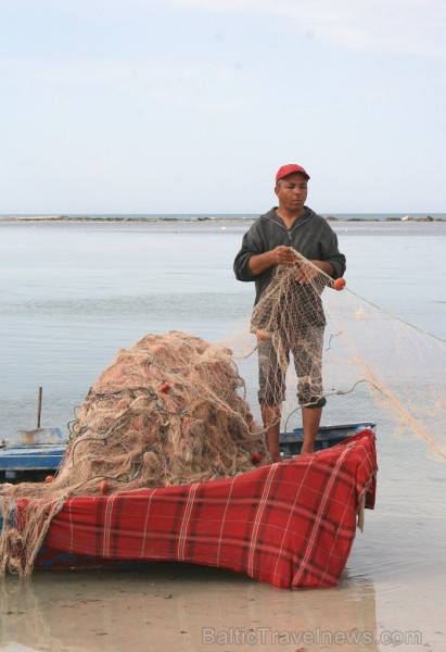 Esot Džerbas salā (Tunisija) noteikti dodies apciemot kādu no nelielām zvejnieku ostām, izbaudīt vietējo iedzīvotāju viesmīlību Esot Džerbas salā (Tunisija) noteikti dodies apciemot kādu no nelielām zvejnieku ostām, izbaudīt vietējo iedzīvotāju viesmīlību 81552