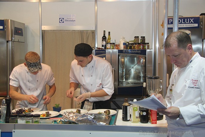 Pārtikas izstādes «Riga Food 2012» ietvaros 6.09.2012 notika jauno pavāru konkurss «Latvijas pavārzellis 2012». Foto sponsors: www.kalkuvarti.lv Pārtikas izstādes «Riga Food 2012» ietvaros 6.09.2012 notika jauno pavāru konkurss «Latvijas pavārzellis 2012». Foto sponsors: www.kalkuvarti.lv 81694