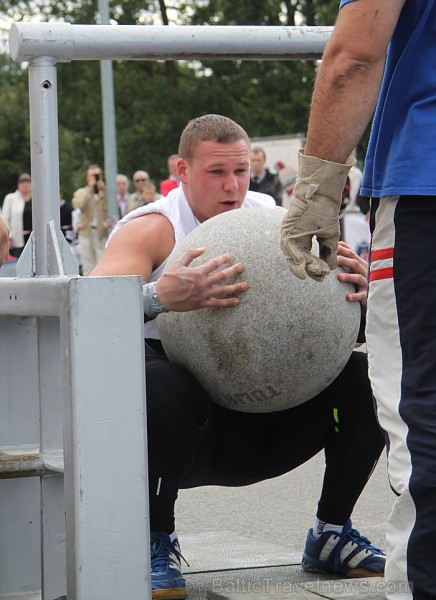 Spēkavīru sacīkstes 8.09.2012 - 180 kg smagas lodes pārvelšana pāri 130 cm augstam šķērslim. Foto sponsors: www.parstipru.lv Spēkavīru sacīkstes 8.09.2012 - 180 kg smagas lodes pārvelšana pāri 130 cm augstam šķērslim. Foto sponsors: www.parstipru.lv 81751