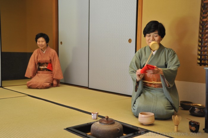 Tūrisma nozare Japānā ir atdzīvojusies, lai atkal tūristiem no visas pasaules ļautu baudīt tās neatkārtojamo kultūru. Foto: www.traveltime.lv Tūrisma nozare Japānā ir atdzīvojusies, lai atkal tūristiem no visas pasaules ļautu baudīt tās neatkārtojamo kultūru. Foto: www.traveltime.lv 81827