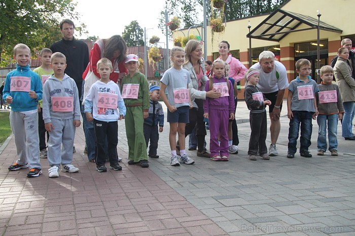 Ogres novada balvu izcīņa garo distanču skriešanā 8.09.2012. Foto sponsors: www.LatvijasCentrs.lv Ogres novada balvu izcīņa garo distanču skriešanā 8.09.2012. Foto sponsors: www.LatvijasCentrs.lv 82120