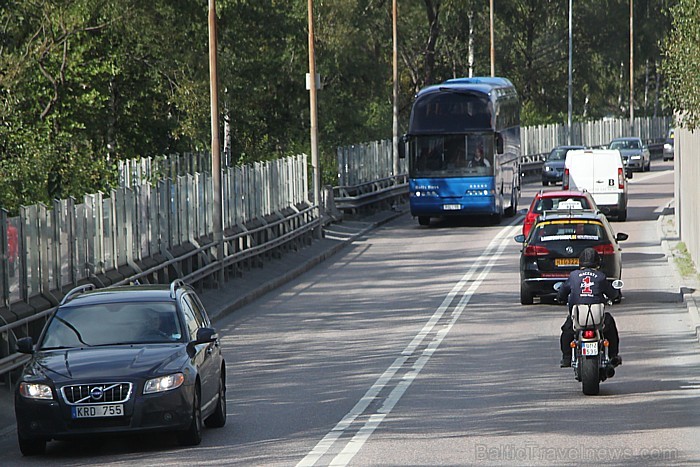 Nelielu pārbraucienu laikā tika konstatēts, ka zviedri nav tik perfekti autobraucēji kā tiek stāstīts, bet gan ir laba satiksmes infrastruktūra. Foto Nelielu pārbraucienu laikā tika konstatēts, ka zviedri nav tik perfekti autobraucēji kā tiek stāstīts, bet gan ir laba satiksmes infrastruktūra. Foto 82148