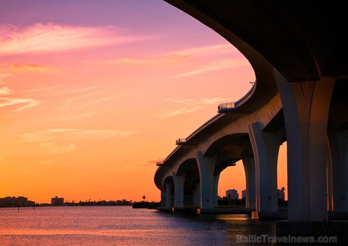 Saulainā Florida, kur saule spīd 300 dienas gadā, spēj apburt ikvienu. Foto: www.visitclearwaterflorida.com Saulainā Florida, kur saule spīd 300 dienas gadā, spēj apburt ikvienu. Foto: www.visitclearwaterflorida.com 83010