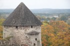 Cēsis vilina tūristus ar rudenīgo parku un viduslaiku pili