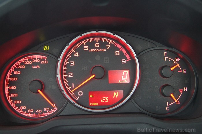 Auto ir būvēts ar sportiska spēkrata ideju, tāpēc braukšanas stils automātiski pielāgojas auto radītāju vēlmei un tas, protams, atspoguļojas degvielas Auto ir būvēts ar sportiska spēkrata ideju, tāpēc braukšanas stils automātiski pielāgojas auto radītāju vēlmei un tas, protams, atspoguļojas degvielas 83130