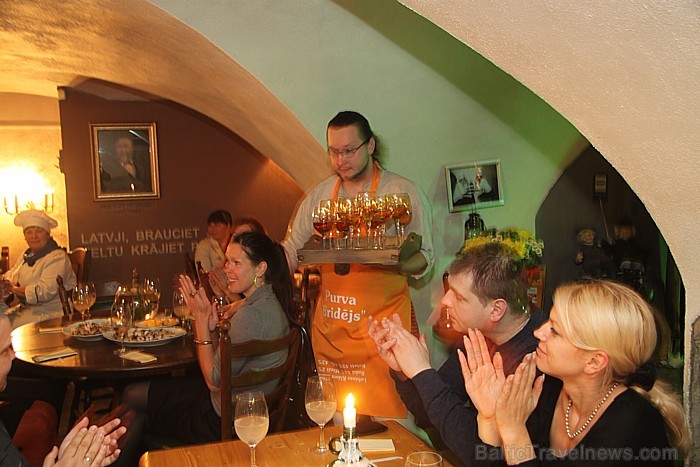 Latviešu tradicionālo ēdienu restorāns «Taverna» pie Pulvertorņa piedāvā izbaudīt īstus latgaliešu vakarus. Foto sponsors: www.latvianfood.lv Latviešu tradicionālo ēdienu restorāns «Taverna» pie Pulvertorņa piedāvā izbaudīt īstus latgaliešu vakarus. Foto sponsors: www.latvianfood.lv 83330