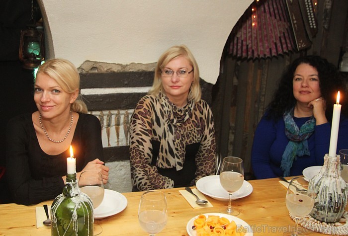 Latviešu tradicionālo ēdienu restorāns «Taverna» pie Pulvertorņa piedāvā izbaudīt īstus latgaliešu vakarus. Foto sponsors: www.latvianfood.lv Latviešu tradicionālo ēdienu restorāns «Taverna» pie Pulvertorņa piedāvā izbaudīt īstus latgaliešu vakarus. Foto sponsors: www.latvianfood.lv 83331