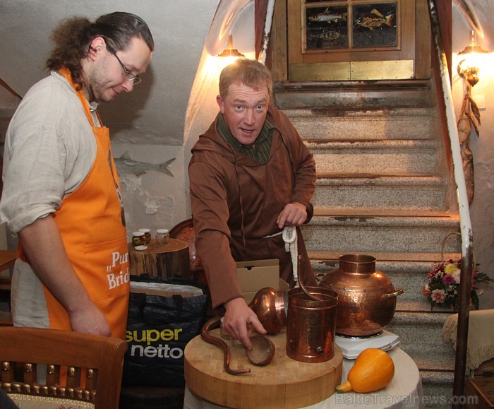 Latviešu tradicionālo ēdienu restorāns «Taverna» pie Pulvertorņa piedāvā izbaudīt īstus latgaliešu vakarus. Foto sponsors: www.latvianfood.lv Latviešu tradicionālo ēdienu restorāns «Taverna» pie Pulvertorņa piedāvā izbaudīt īstus latgaliešu vakarus. Foto sponsors: www.latvianfood.lv 83337