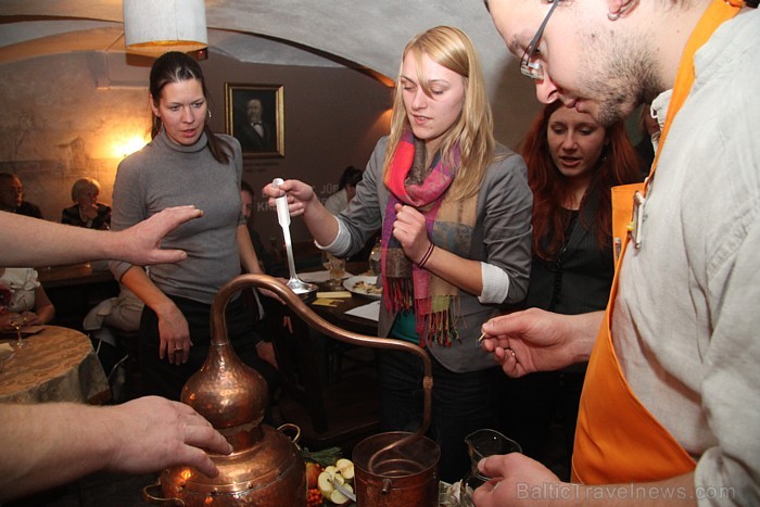 Latviešu tradicionālo ēdienu restorāns «Taverna» pie Pulvertorņa piedāvā izbaudīt īstus latgaliešu vakarus. Foto sponsors: www.latvianfood.lv Latviešu tradicionālo ēdienu restorāns «Taverna» pie Pulvertorņa piedāvā izbaudīt īstus latgaliešu vakarus. Foto sponsors: www.latvianfood.lv 83342