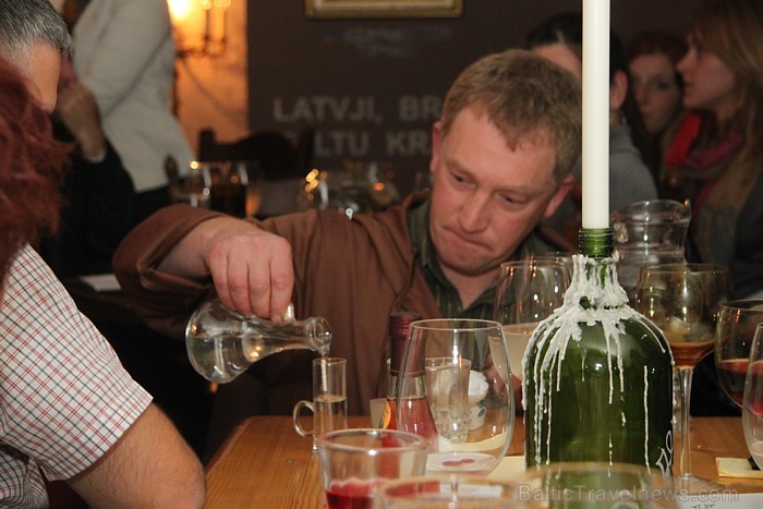 Latviešu tradicionālo ēdienu restorāns «Taverna» pie Pulvertorņa piedāvā izbaudīt īstus latgaliešu vakarus. Foto sponsors: www.latvianfood.lv Latviešu tradicionālo ēdienu restorāns «Taverna» pie Pulvertorņa piedāvā izbaudīt īstus latgaliešu vakarus. Foto sponsors: www.latvianfood.lv 83344