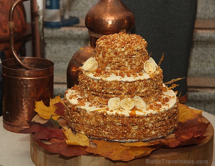 Latviešu tradicionālo ēdienu restorāns «Taverna» pie Pulvertorņa piedāvā izbaudīt īstus latgaliešu vakarus. Foto sponsors: www.latvianfood.lv Latviešu tradicionālo ēdienu restorāns «Taverna» pie Pulvertorņa piedāvā izbaudīt īstus latgaliešu vakarus. Foto sponsors: www.latvianfood.lv 83348