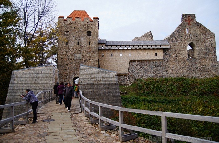 Sigulda joprojām ir nemainīga rudens klasika, par kuru interese nav mazinājusies. Foto: www.tourism.sigulda.lv Sigulda joprojām ir nemainīga rudens klasika, par kuru interese nav mazinājusies. Foto: www.tourism.sigulda.lv 83435