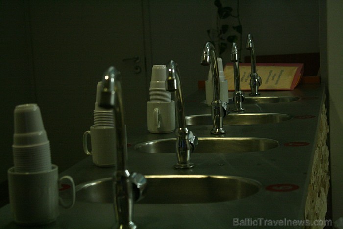 Sanatorijas „Värska“ ir 3 šķirnu minerālūdeņi - 2 veidu dzeramais ūdens un vannas ūdens.
Foto: www.spavarska.ee Sanatorijas „Värska“ ir 3 šķirnu minerālūdeņi - 2 veidu dzeramais ūdens un vannas ūdens.
Foto: www.spavarska.ee 83821