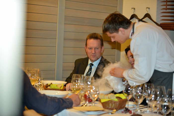 Rīgas restorāns Burkāns (www.burkans.lv) piedāvā izbaudīt Latvijas medījumu garšu kopā ar piemeklētiem vīniem. Foto: Valters Preimanis Rīgas restorāns Burkāns (www.burkans.lv) piedāvā izbaudīt Latvijas medījumu garšu kopā ar piemeklētiem vīniem. Foto: Valters Preimanis 84010