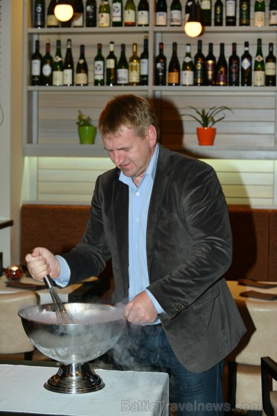 Rīgas restorāns Burkāns (www.burkans.lv) piedāvā izbaudīt Latvijas medījumu garšu kopā ar piemeklētiem vīniem. Foto: Valters Preimanis Rīgas restorāns Burkāns (www.burkans.lv) piedāvā izbaudīt Latvijas medījumu garšu kopā ar piemeklētiem vīniem. Foto: Valters Preimanis 84021