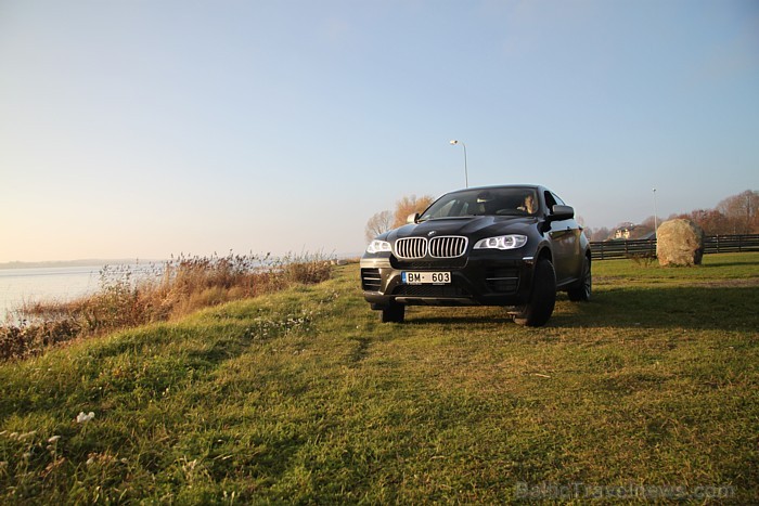 Travelnews.lv testē BMW X6 M50d, ko piedāvāja viens no BMW oficiālajiem dīleriem - www.inchcape-bmauto.lv Travelnews.lv testē BMW X6 M50d, ko piedāvāja viens no BMW oficiālajiem dīleriem - www.inchcape-bmauto.lv 84127