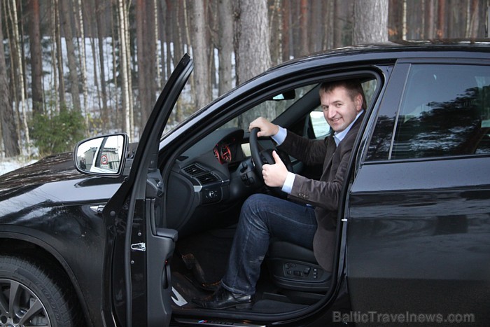 BalticTravelnews.com direktors Aivars Mackevičs ir apmierināts ar testa braucienu, jo ne velti šis auto ir ļoti populārs uzņēmēju aprindās BalticTravelnews.com direktors Aivars Mackevičs ir apmierināts ar testa braucienu, jo ne velti šis auto ir ļoti populārs uzņēmēju aprindās 84140