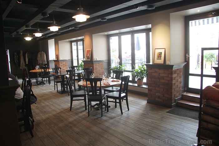 Čarlstona interjers ir pierādījums tam, ka mājīgumu var radīt arī dūmakas, puskrēslas un melnā apvienojums - www.restaurant-riga.com Čarlstona interjers ir pierādījums tam, ka mājīgumu var radīt arī dūmakas, puskrēslas un melnā apvienojums - www.restaurant-riga.com 84168