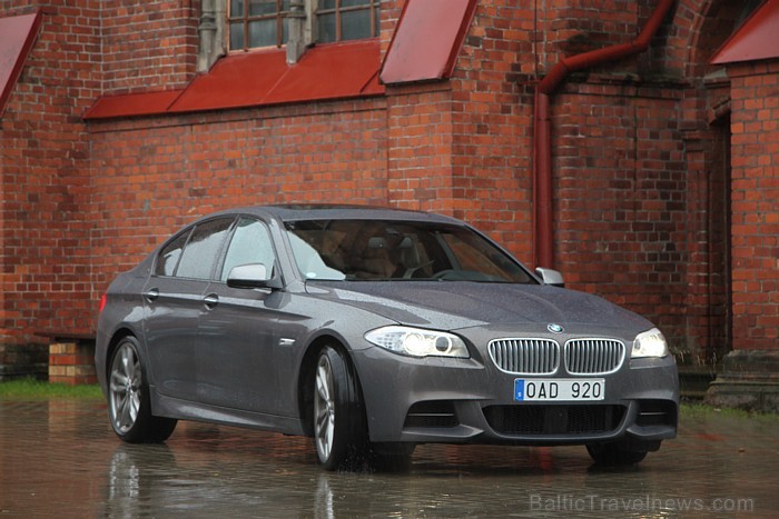 Gandrīz visi sportiski automobiļi ar benzīna motoriem patērē degvielu 20 litru robežās uz 100 km, bet jaunais BMW M550d xDrive šo patēriņu samazina ga Gandrīz visi sportiski automobiļi ar benzīna motoriem patērē degvielu 20 litru robežās uz 100 km, bet jaunais BMW M550d xDrive šo patēriņu samazina ga 84395