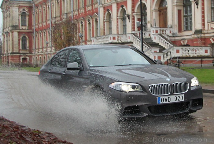 Travelnews.lv testē jauno BMW M550d xDrive pie Jelgavas pils, kur tagad mājo Latvijas Lauksaimniecības universitāte. Foto sponsors: www.tornis.jelgava Travelnews.lv testē jauno BMW M550d xDrive pie Jelgavas pils, kur tagad mājo Latvijas Lauksaimniecības universitāte. Foto sponsors: www.tornis.jelgava 84400