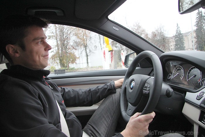 Latnet datu centra vadītājs Mārtiņš Freivalds ikdienā atzīst Subaru zīmolu, taču testa brauciens ar BMW M550d ir tikai stiprinājis atziņu, ka vācieši Latnet datu centra vadītājs Mārtiņš Freivalds ikdienā atzīst Subaru zīmolu, taču testa brauciens ar BMW M550d ir tikai stiprinājis atziņu, ka vācieši 84419