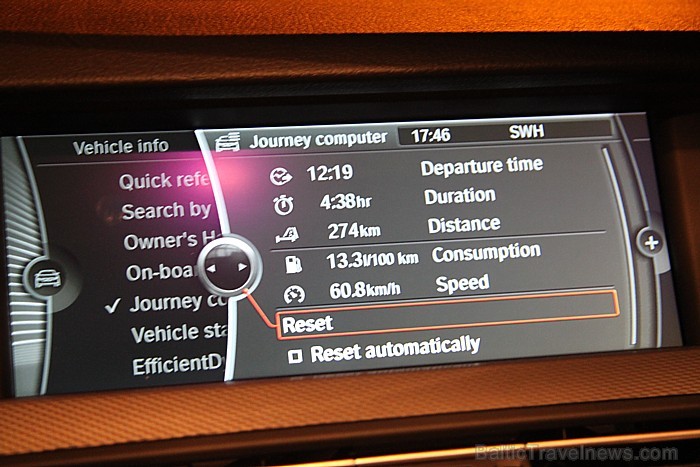 BMW M550d dators aprēķināja, ka ar dinamisku braukšanu vidējais degvielas patēriņš ir 13.3 litri, kas sporta automašīnai ir labs rezultāts. Testa auto BMW M550d dators aprēķināja, ka ar dinamisku braukšanu vidējais degvielas patēriņš ir 13.3 litri, kas sporta automašīnai ir labs rezultāts. Testa auto 84425