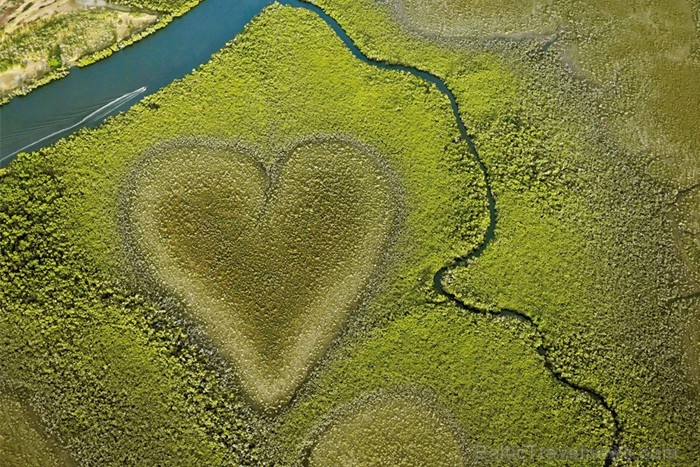 Jaunkaledonija ir Francijai piederoša salu grupa Klusajā okeānā, kas atrodas aptuveni 1200km no Austrālijas Ziemeļaustrumkrasta. Foto: www.visitnewcal Jaunkaledonija ir Francijai piederoša salu grupa Klusajā okeānā, kas atrodas aptuveni 1200km no Austrālijas Ziemeļaustrumkrasta. Foto: www.visitnewcal 84651