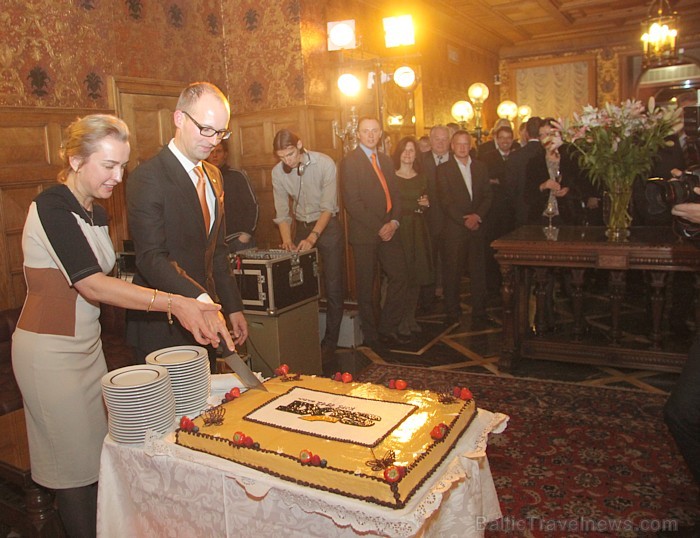 Starptautiskā autonoma Sixt svin 100 gadu jubileju 15.11.2012 piecu zvaigžņu viesnīcā. Foto sponsors: www.sixt.lv Starptautiskā autonoma Sixt svin 100 gadu jubileju 15.11.2012 piecu zvaigžņu viesnīcā. Foto sponsors: www.sixt.lv 84987