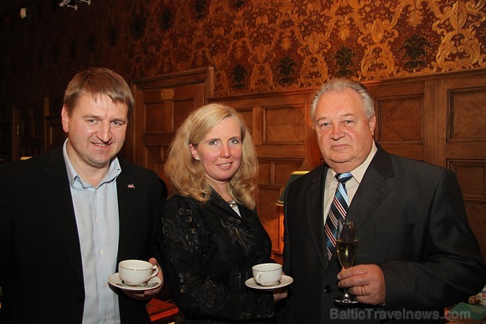 Starptautiskā autonoma Sixt svin 100 gadu jubileju 15.11.2012 piecu zvaigžņu viesnīcā. Foto sponsors: www.sixt.lv Starptautiskā autonoma Sixt svin 100 gadu jubileju 15.11.2012 piecu zvaigžņu viesnīcā. Foto sponsors: www.sixt.lv 85007