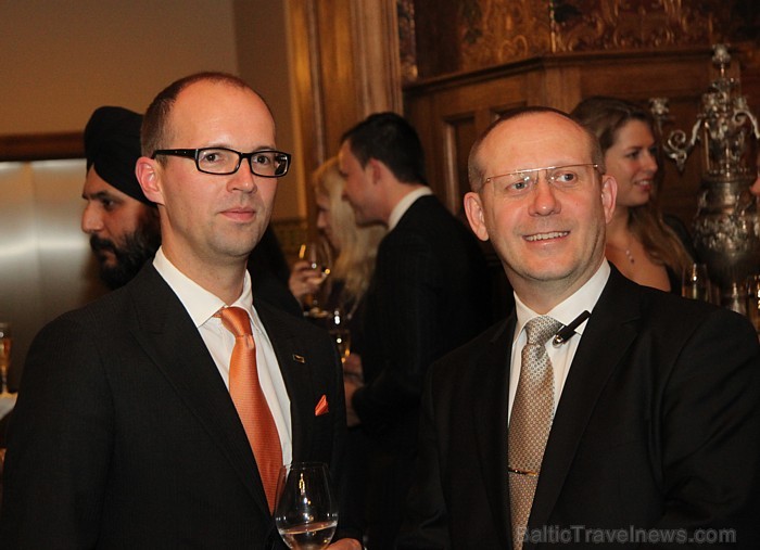 Starptautiskā autonoma Sixt svin 100 gadu jubileju 15.11.2012 piecu zvaigžņu viesnīcā. Foto sponsors: www.sixt.lv Starptautiskā autonoma Sixt svin 100 gadu jubileju 15.11.2012 piecu zvaigžņu viesnīcā. Foto sponsors: www.sixt.lv 85009