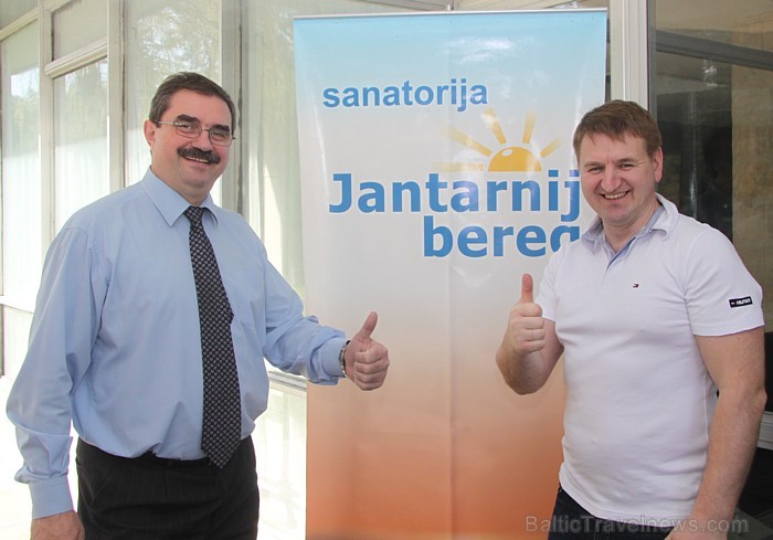 Sanatorijas «Jantarnij bereg» direktors Viktors Daņilohs un «BalticTravelnews.com» direktors Aivars Mackevičs Sanatorijas «Jantarnij bereg» direktors Viktors Daņilohs un «BalticTravelnews.com» direktors Aivars Mackevičs 85428