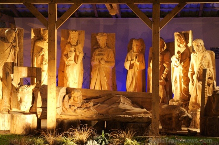 Kopš 1570. gada Strasbūrā darbojas Ziemassvētku svētku tirdziņi un pilsēta kļūst par šo svētku galveno centru. Foto: www.noel.strasbourg.eu Kopš 1570. gada Strasbūrā darbojas Ziemassvētku svētku tirdziņi un pilsēta kļūst par šo svētku galveno centru. Foto: www.noel.strasbourg.eu 85512