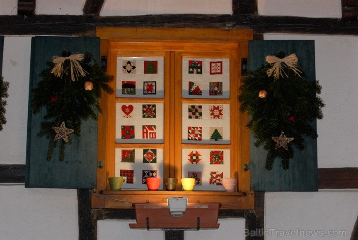 Kopš 1570. gada Strasbūrā darbojas Ziemassvētku svētku tirdziņi un pilsēta kļūst par šo svētku galveno centru. Foto: www.noel.strasbourg.eu Kopš 1570. gada Strasbūrā darbojas Ziemassvētku svētku tirdziņi un pilsēta kļūst par šo svētku galveno centru. Foto: www.noel.strasbourg.eu 85518