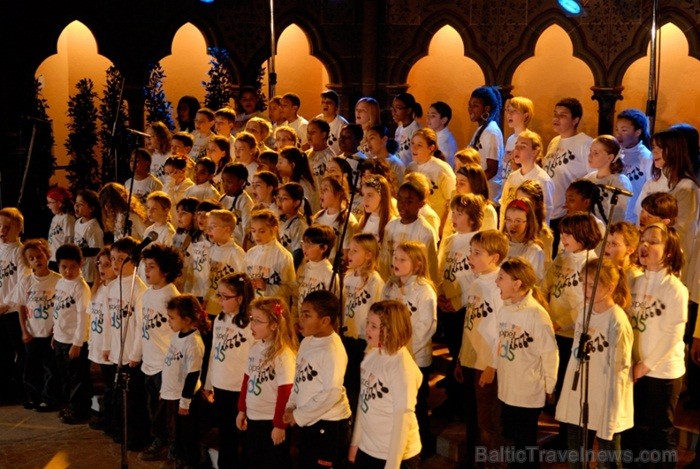 Kopš 1570. gada Strasbūrā darbojas Ziemassvētku svētku tirdziņi un pilsēta kļūst par šo svētku galveno centru. Foto: www.noel.strasbourg.eu Kopš 1570. gada Strasbūrā darbojas Ziemassvētku svētku tirdziņi un pilsēta kļūst par šo svētku galveno centru. Foto: www.noel.strasbourg.eu 85519