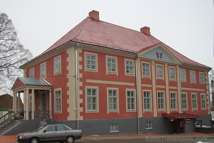 Pilsmuižas krodziņs - tā ir lieliska vieta Limbažos, kur nobaudīt gardu maltīti un pavadīt laiku patīkamā atmosfērā. Foto sponsors: www.visitlimbazi.l Pilsmuižas krodziņs - tā ir lieliska vieta Limbažos, kur nobaudīt gardu maltīti un pavadīt laiku patīkamā atmosfērā. Foto sponsors: www.visitlimbazi.l 85625