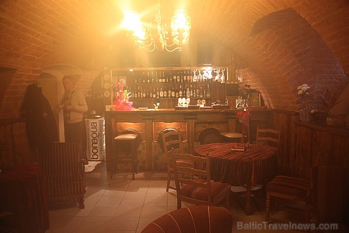 Pilsmuižas krodziņs - tā ir lieliska vieta Limbažos, kur nobaudīt gardu maltīti un pavadīt laiku patīkamā atmosfērā. Foto sponsors: www.visitlimbazi.l Pilsmuižas krodziņs - tā ir lieliska vieta Limbažos, kur nobaudīt gardu maltīti un pavadīt laiku patīkamā atmosfērā. Foto sponsors: www.visitlimbazi.l 85626